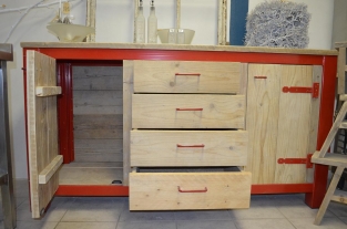 Dressoir met stalen frame